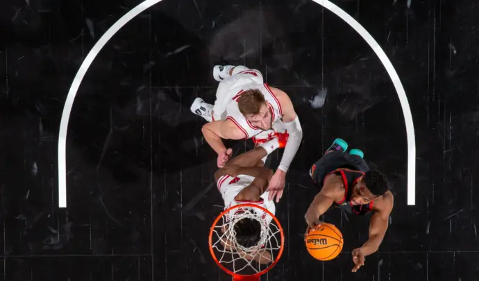 Personnes jouant au basket