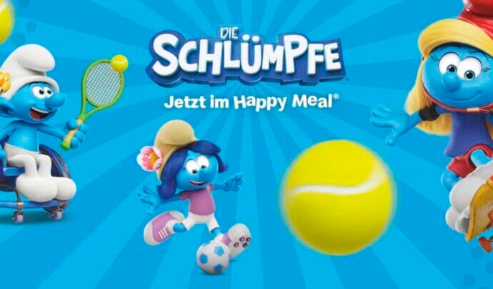 Affiche Schtroumpfs et Happy Meal avec des personnages Schtroumpfs et des balles de tennis