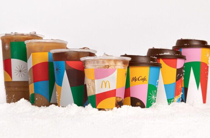 Image de 6 tasses de vacances McCafe à la suite