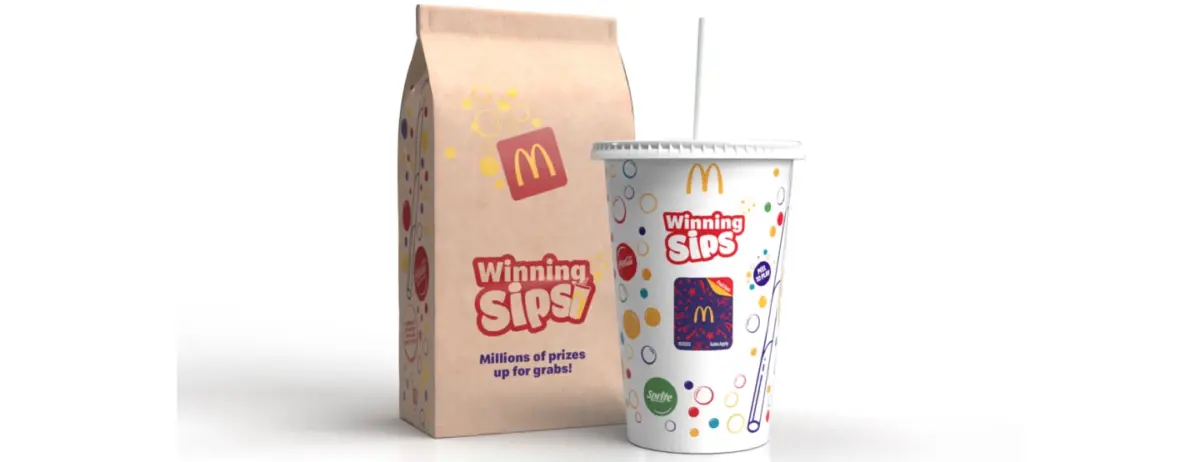 Image d’un sac en papier et d’un gobelet de boisson gazeuse Winning Sips de McDonald’s