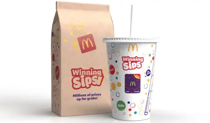 Image d’un sac en papier et d’un gobelet de boisson gazeuse Winning Sips de McDonald’s