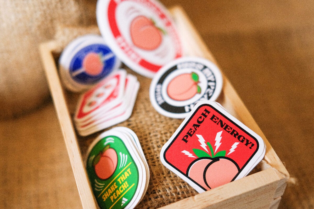 Boîte d'autocollants pêche lors de l'activation retail adidas