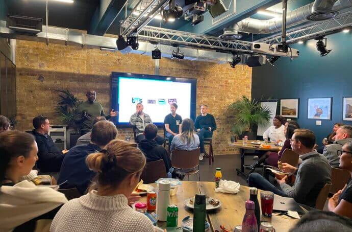 L'équipe londonienne de tms organise une session d'apprentissage sur la santé mentale