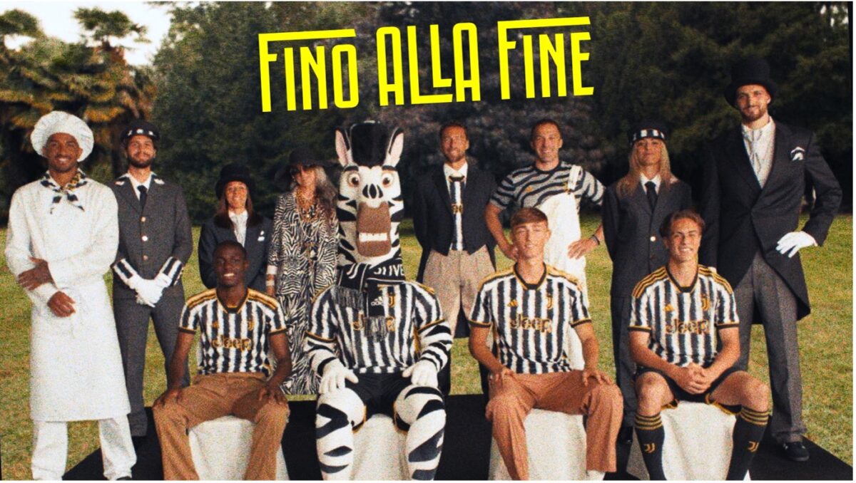 Portrait of all the Juventus cast members with members in the front row in striped jerseys and the text "find alla fine"
