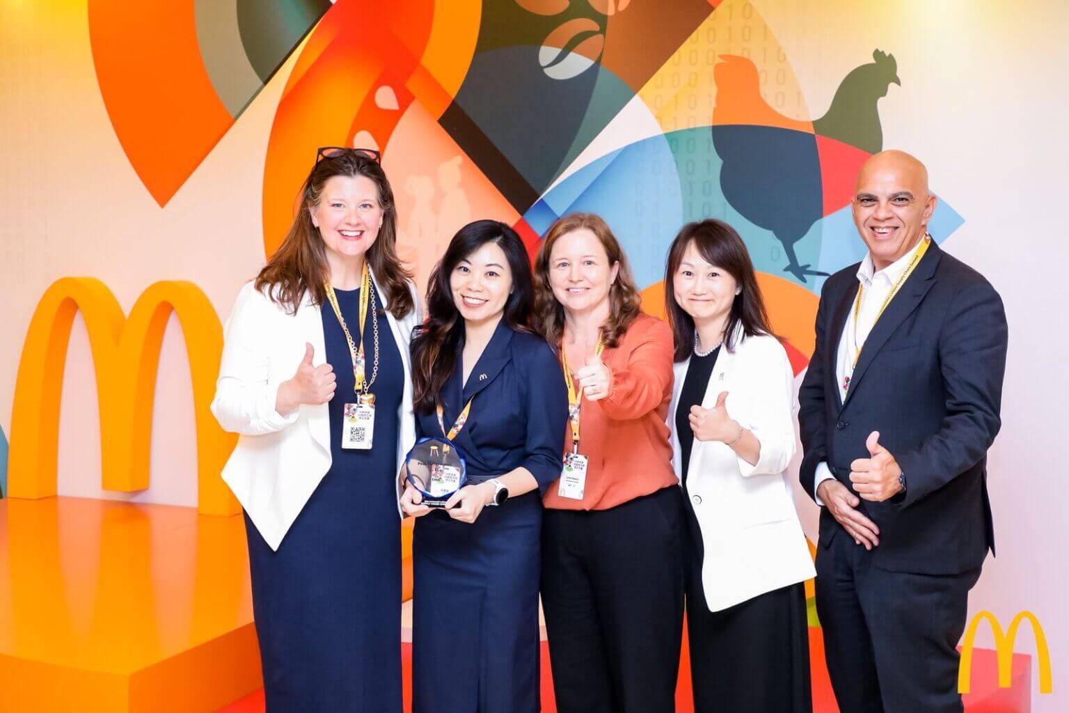 Personnes posant au Sommet des fournisseurs d’Asie