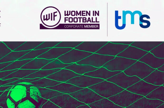 Affiche de WIF montrant un ballon de football vert et une bannière blanche avec le texte « Squad Update : tms joins forces with WIF »