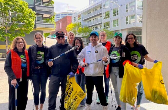 Les employés de Seattle nettoient le quartier