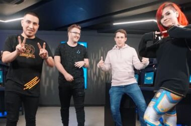 4 joueurs prenant une pose