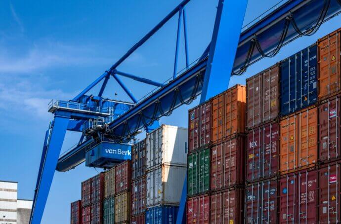 Image de cargaison dans un port